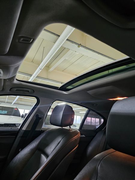 2012 BMW 5 Series 528i photo 14