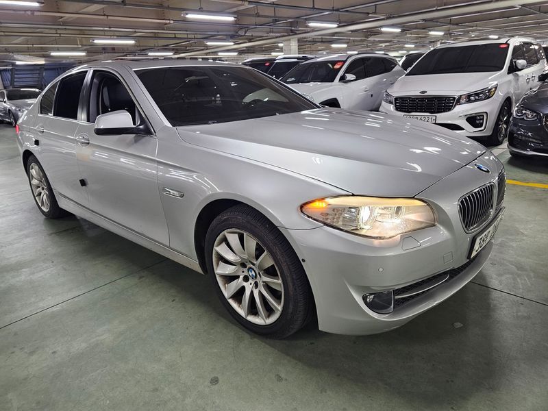 2012 BMW 5 Series 528i photo 16