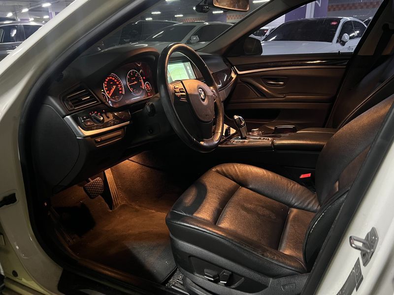2013 BMW 5 Series 520d photo 7