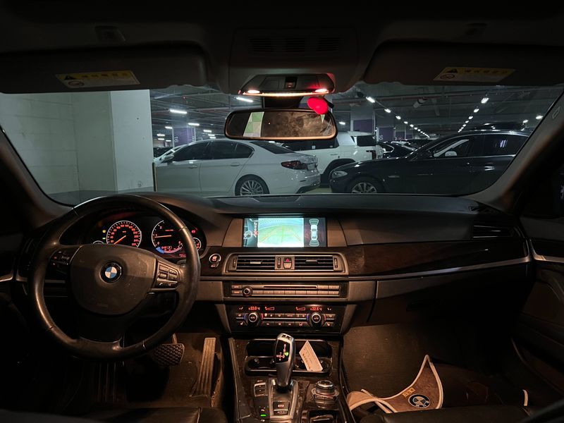 2013 BMW 5 Series 520d photo 9