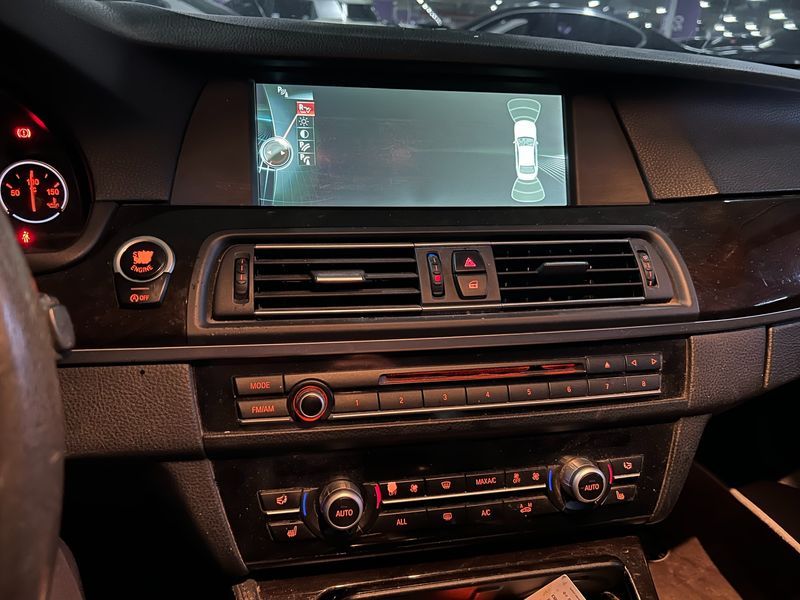 2013 BMW 5 Series 520d photo 12
