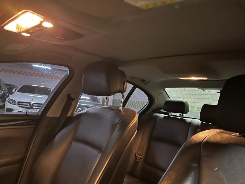 2013 BMW 5 Series 520d photo 17