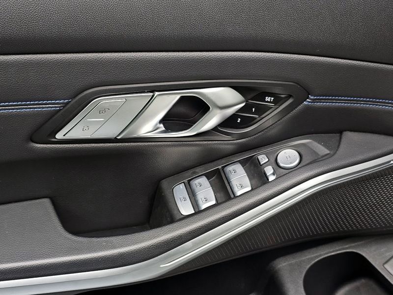 2022 BMW 3 Series 320d Touring M Sport photo 19