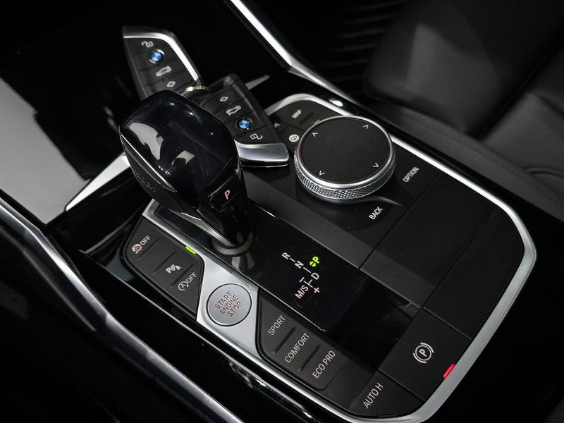 2021 BMW 3 Series 320i photo 9