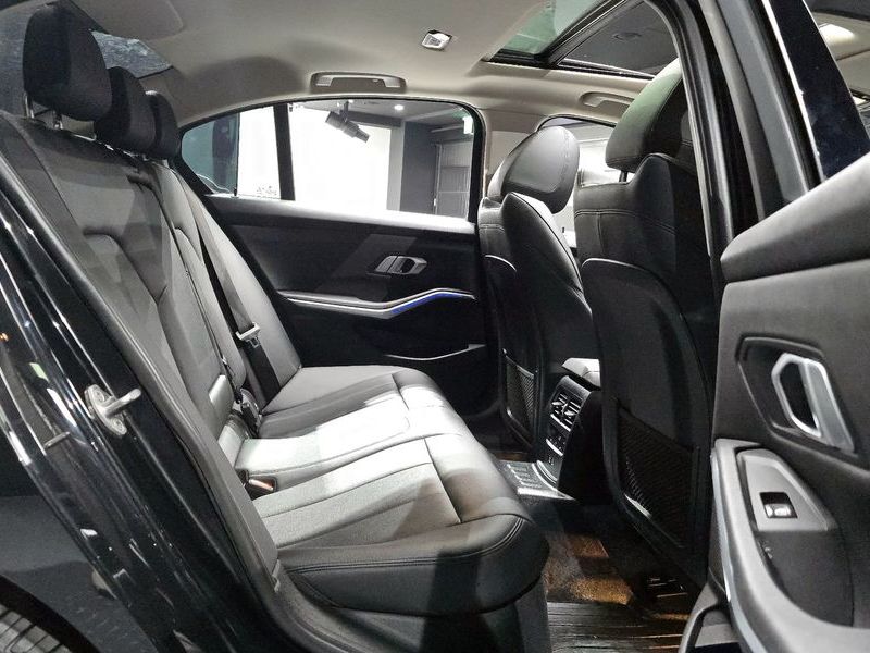 2021 BMW 3 Series 320i photo 12