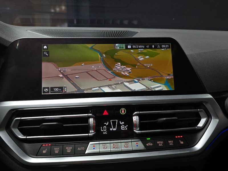 2021 BMW 3 Series 320i photo 16