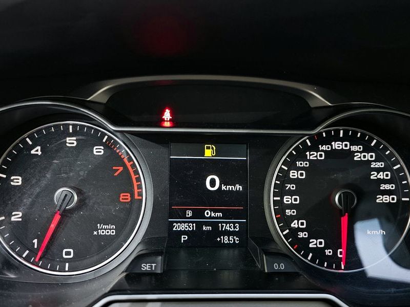 2013 Audi A4 2.0 TFSI Quattro Dynamic B8 photo 8
