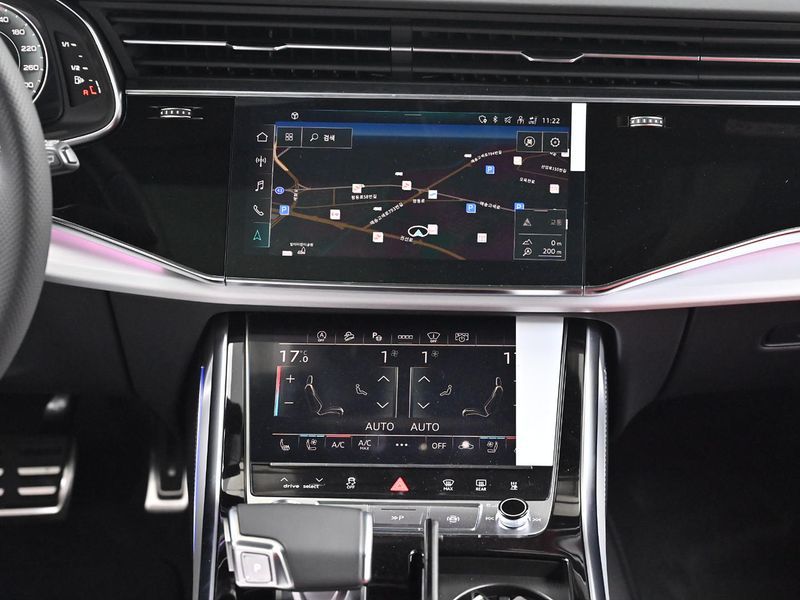 2023 Audi Q7 50 TDI Quattro Exclusive photo 14