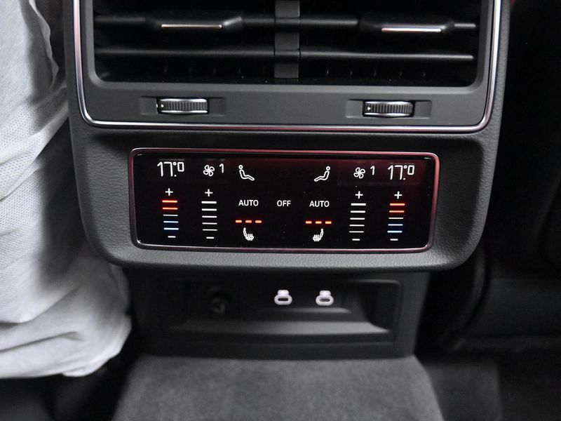 2023 Audi Q7 50 TDI Quattro Exclusive photo 16