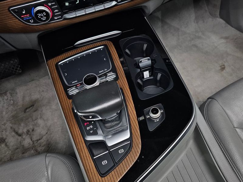 2016 Audi Q7 35 TDI Quattro Premium Tech photo 9