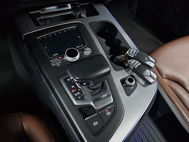 2019 Audi Q7 45 TFSI Quattro photo 9