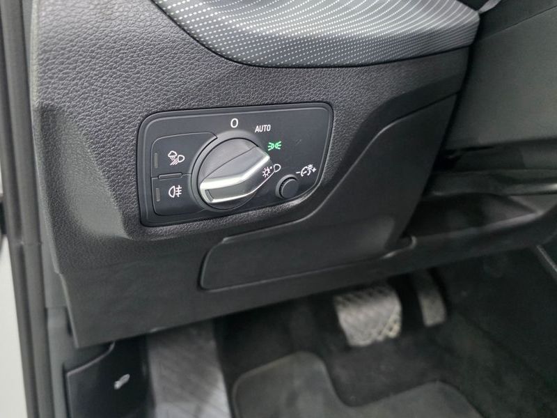 2023 Audi Q2 35 TDI Premium photo 11
