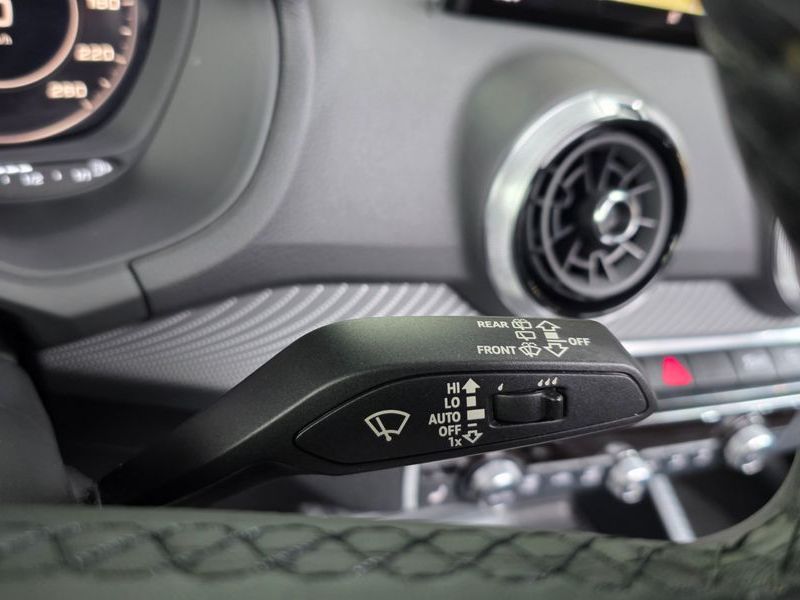 2023 Audi Q2 35 TDI Premium photo 12