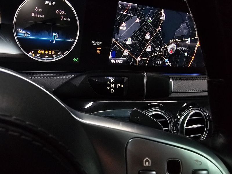 2020 Mercedes-Benz S-Class S350 d 4MATIC AMG Line photo 9