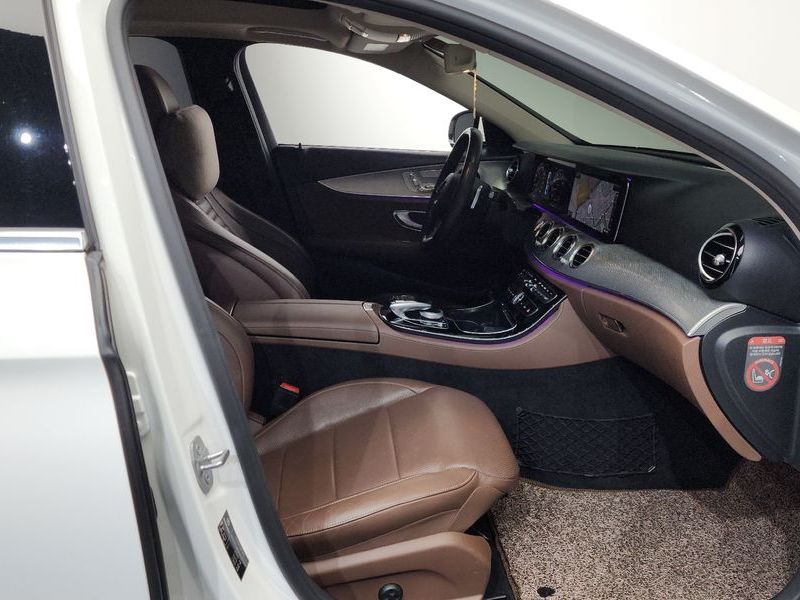 2017 Mercedes-Benz E-Class E300 AMG Line photo 11