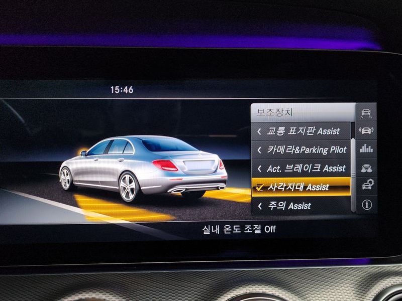 2017 Mercedes-Benz E-Class E300 AMG Line photo 16