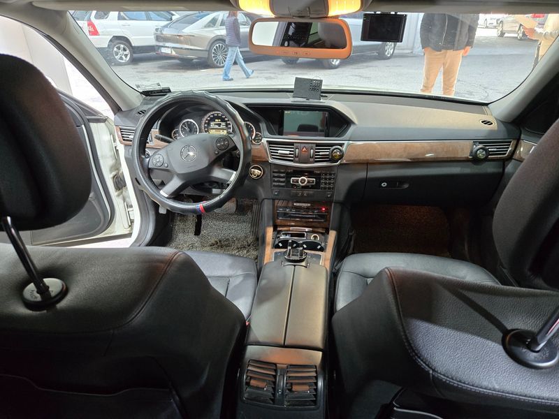 2012 Mercedes-Benz E-Class E300 Elegance photo 7