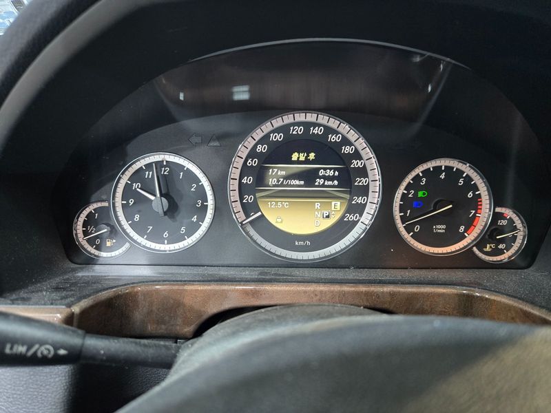 2012 Mercedes-Benz E-Class E300 Elegance photo 8