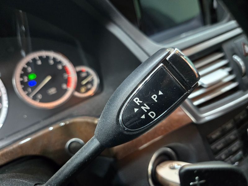 2012 Mercedes-Benz E-Class E300 Elegance photo 9