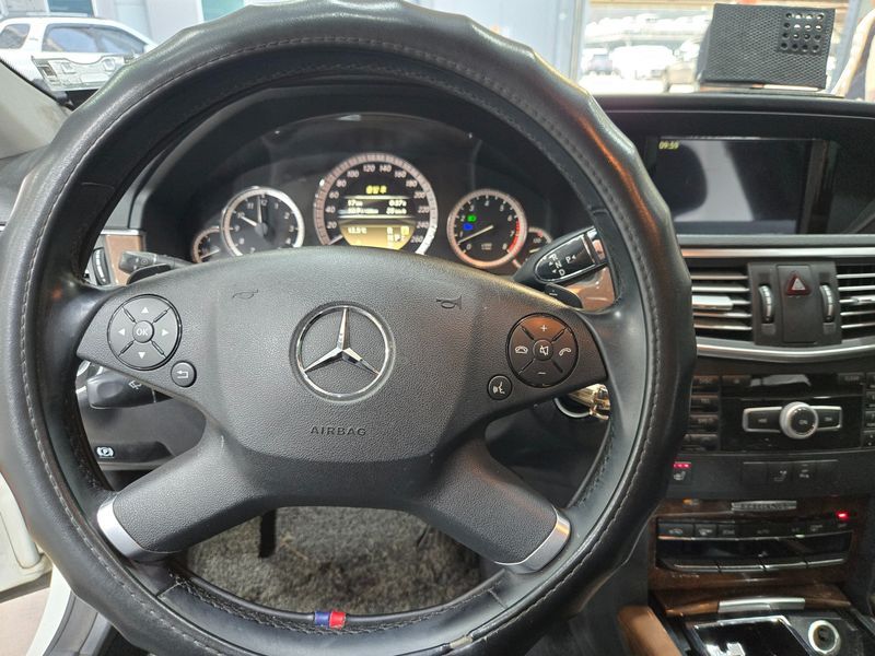 2012 Mercedes-Benz E-Class E300 Elegance photo 14