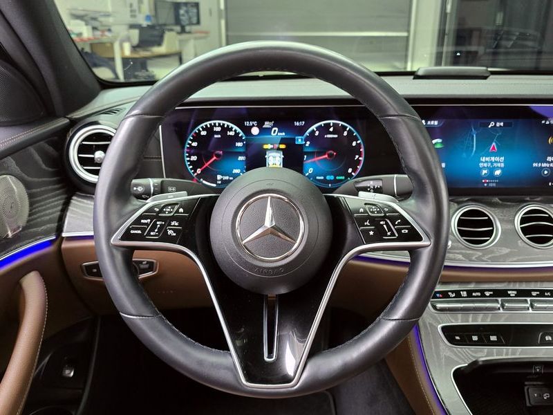 2022 Mercedes-Benz E-Class E350 4MATIC Avantgarde photo 13