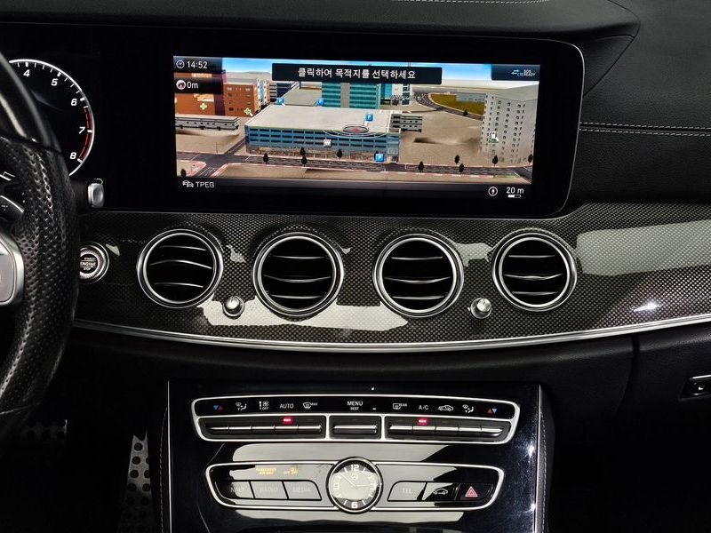 2020 Mercedes-Benz E-Class E350 4MATIC AMG Line photo 19