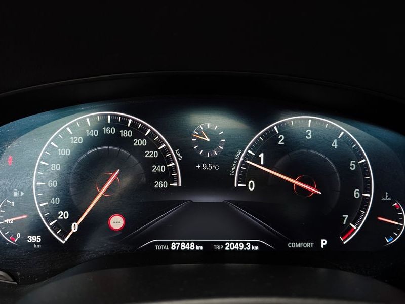 2019 BMW 5 Series 520i Luxury photo 8