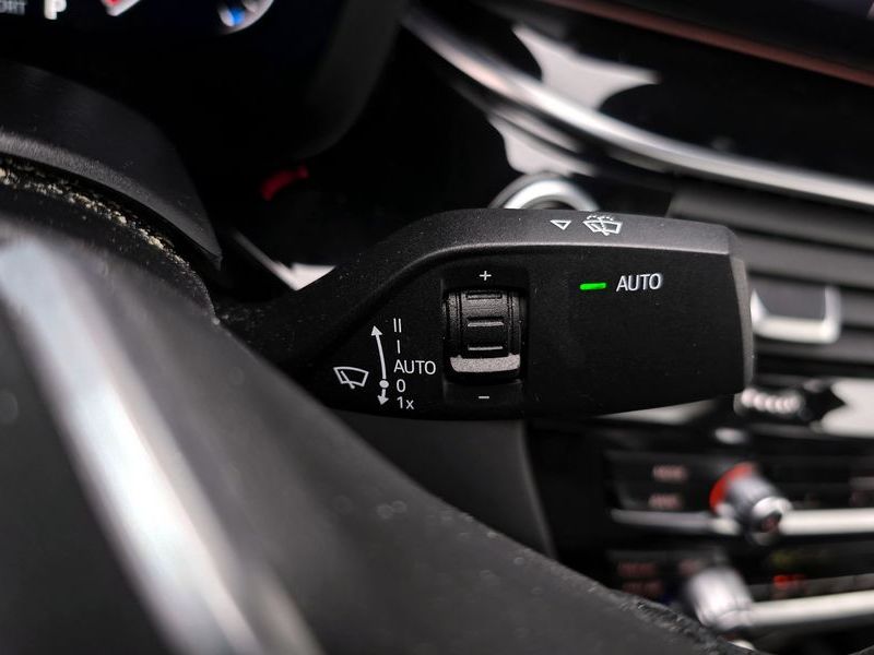 2019 BMW 5 Series 520i Luxury photo 9