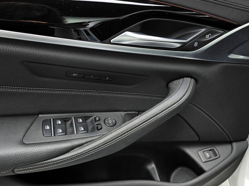 2019 BMW 5 Series 520i Luxury photo 16