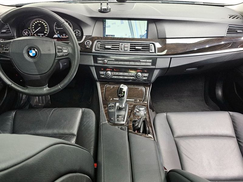 2012 BMW 5 Series 520d photo 7