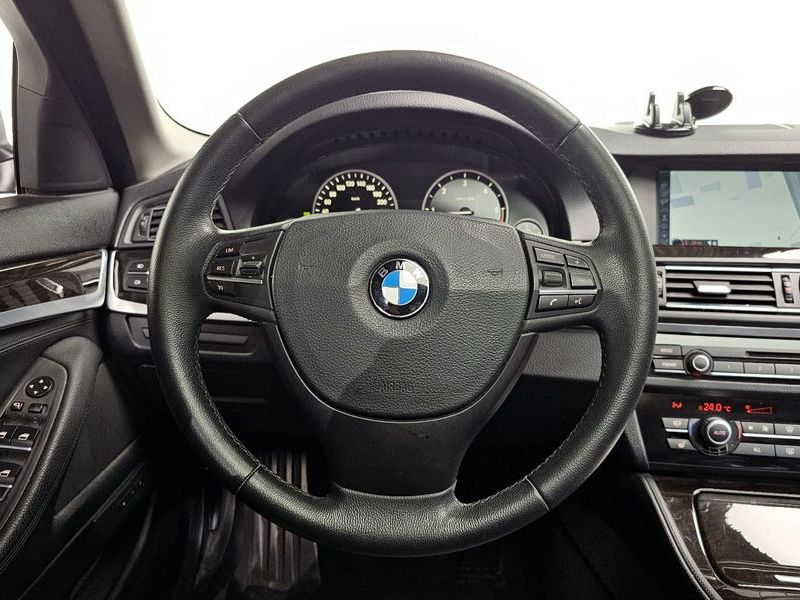 2012 BMW 5 Series 520d photo 12