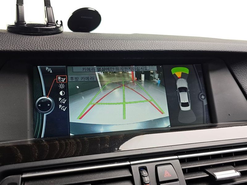 2012 BMW 5 Series 520d photo 14