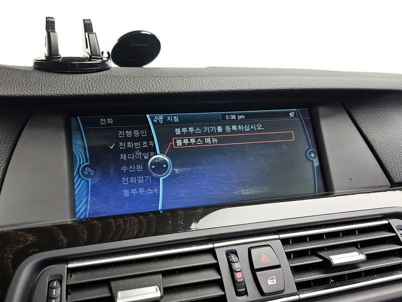 2012 BMW 5 Series 520d photo 15
