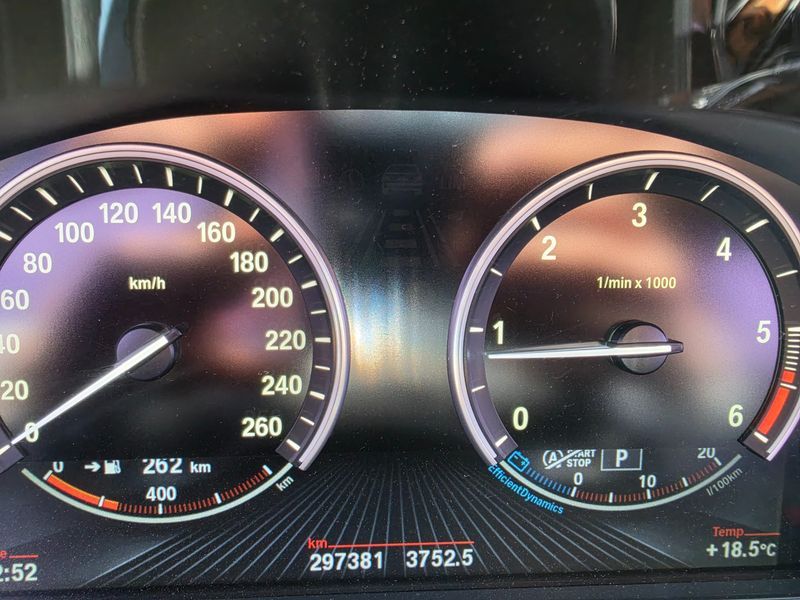 2013 BMW 5 Series 520d photo 15