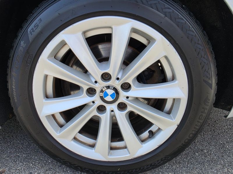 2013 BMW 5 Series 520d photo 16