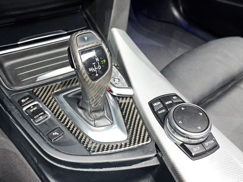 2015 BMW 3 Series 320d M Performence Edition photo 9