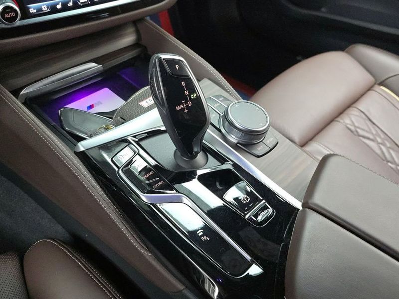 2021 BMW 5 Series 530i xDrive M Sport Package photo 9