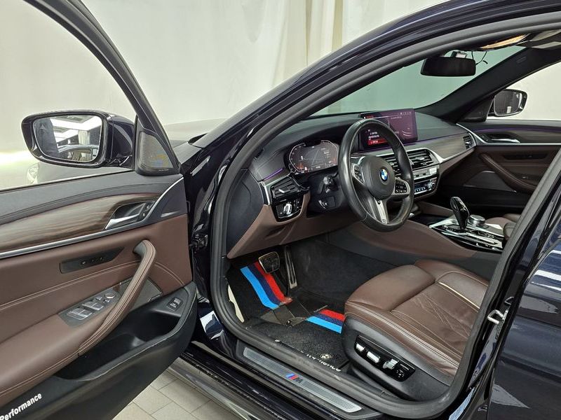 2021 BMW 5 Series 530i xDrive M Sport Package photo 10