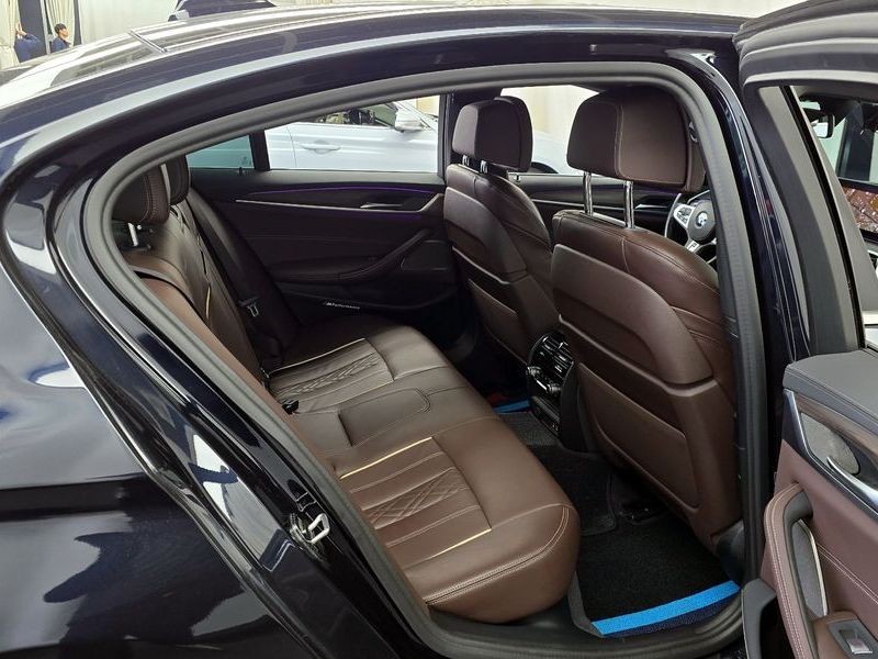 2021 BMW 5 Series 530i xDrive M Sport Package photo 12