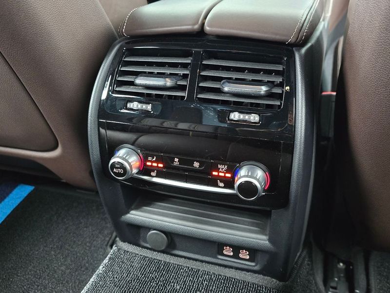 2021 BMW 5 Series 530i xDrive M Sport Package photo 19