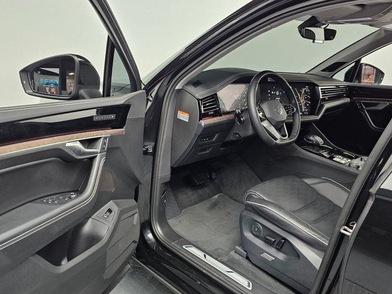 2024 Volkswagen Touareg 3.0 TDI Prestige photo 10