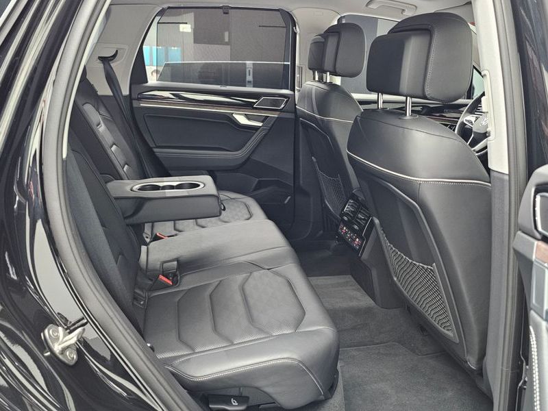 2024 Volkswagen Touareg 3.0 TDI Prestige photo 12