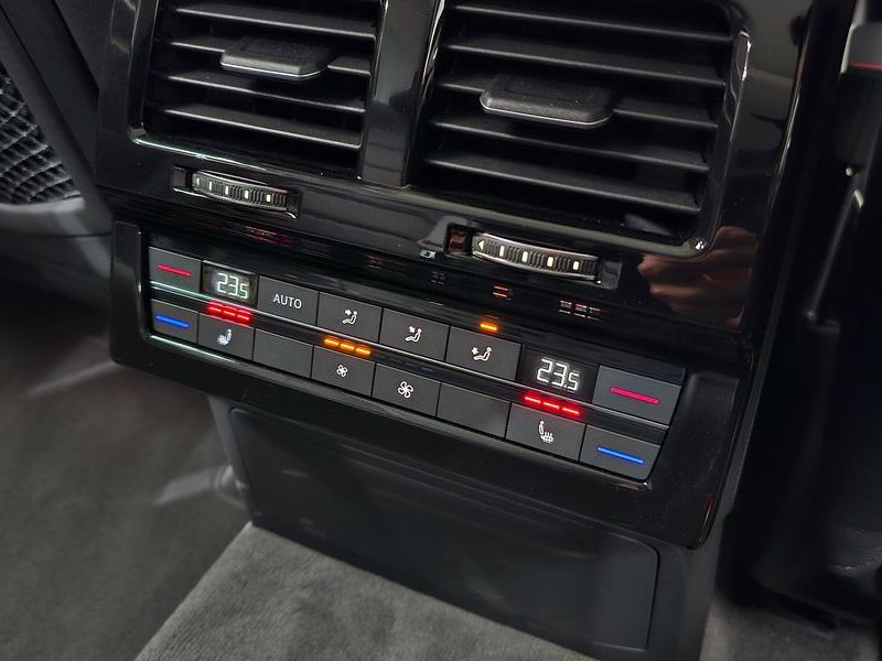 2024 Volkswagen Touareg 3.0 TDI Prestige photo 18