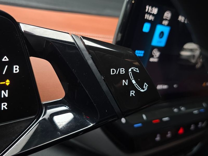 2023 Volkswagen ID.4 Pro photo 9