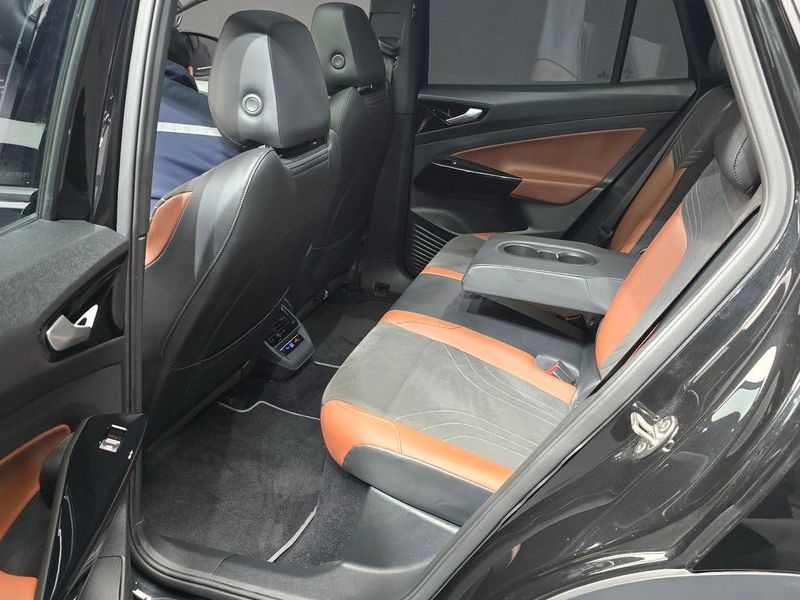 2023 Volkswagen ID.4 Pro photo 11