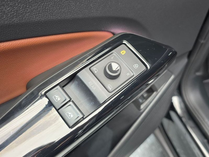 2023 Volkswagen ID.4 Pro photo 14