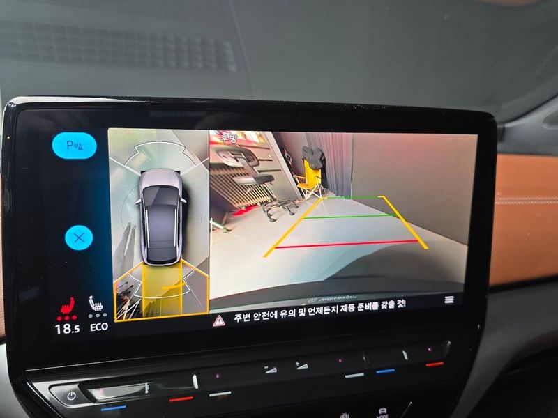 2023 Volkswagen ID.4 Pro photo 16