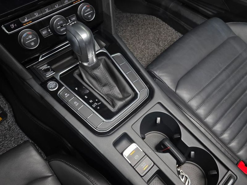 2018 Volkswagen Passat 2.0 TDI Premium photo 9