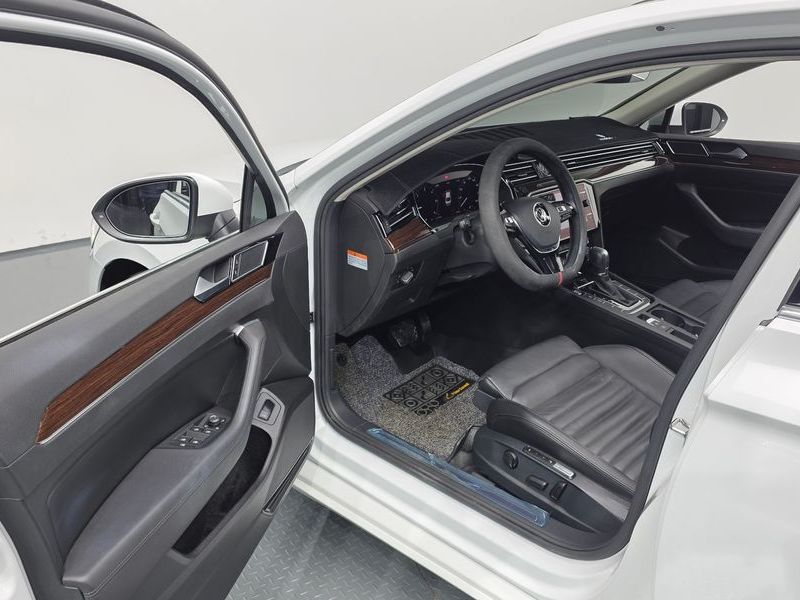 2018 Volkswagen Passat 2.0 TDI Premium photo 11