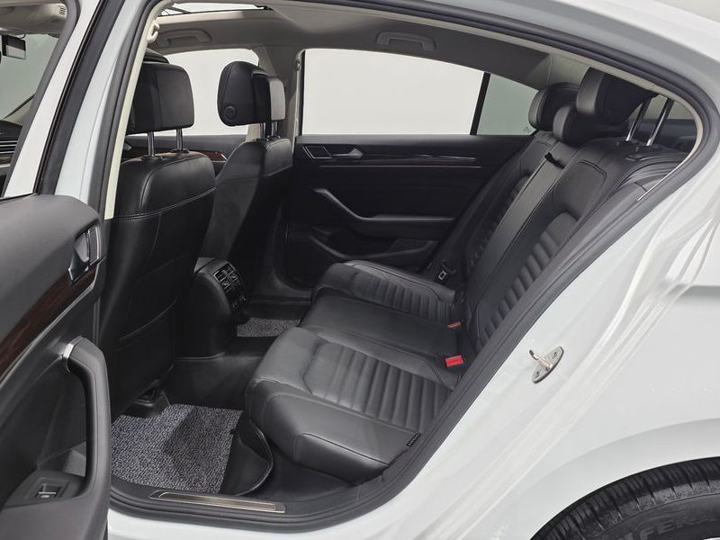 2018 Volkswagen Passat 2.0 TDI Premium photo 13